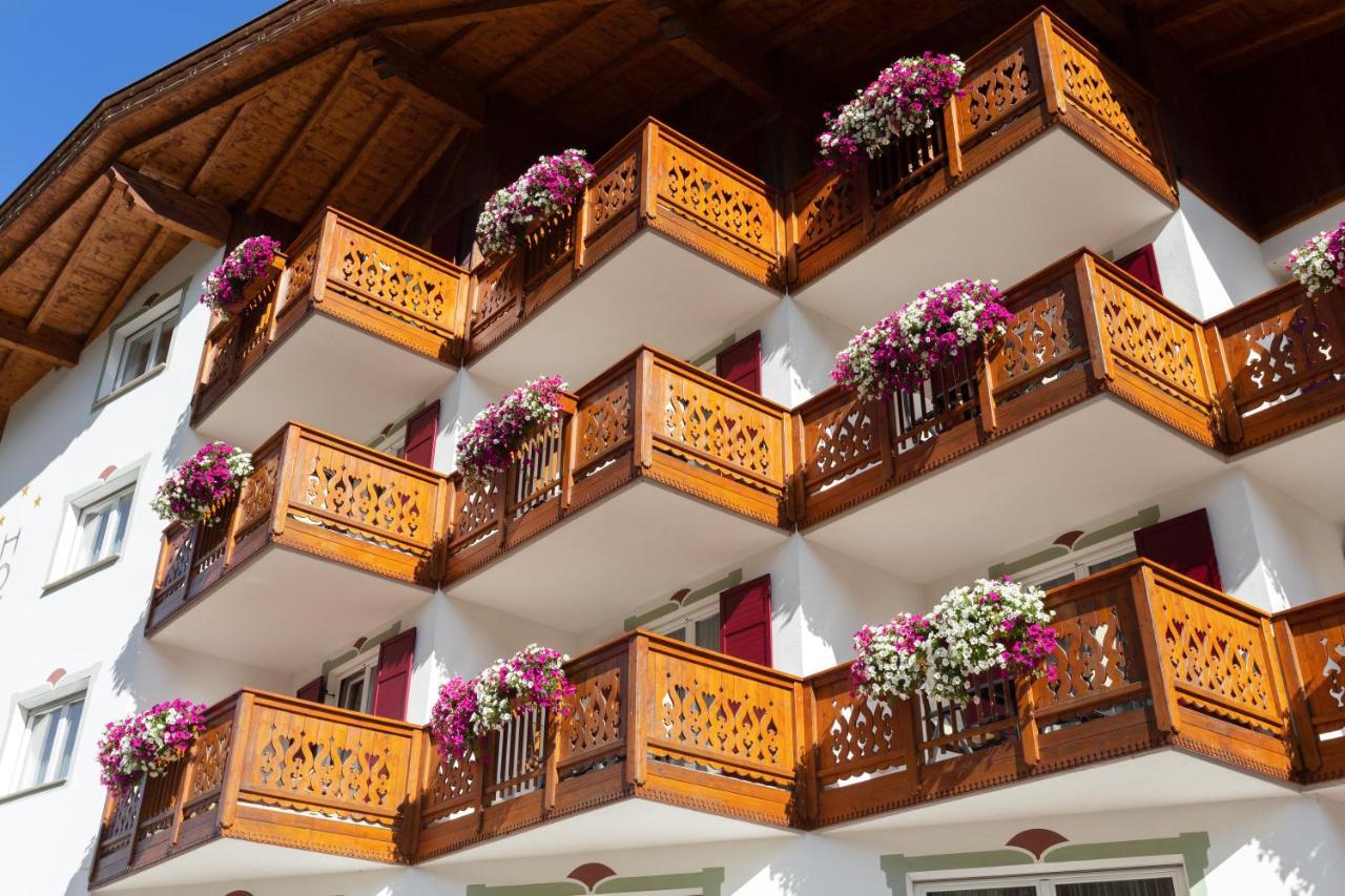 Hotel Gries Canazei Exterior photo